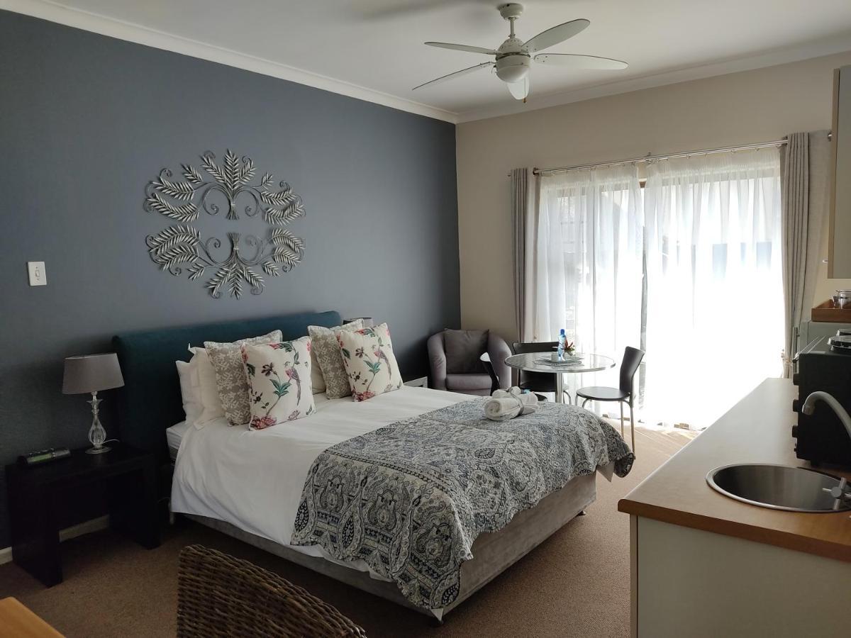 Palm Beach Guesthouse Port Elizabeth Exterior photo